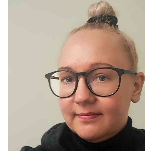 Profiilikuva: Elina Karri